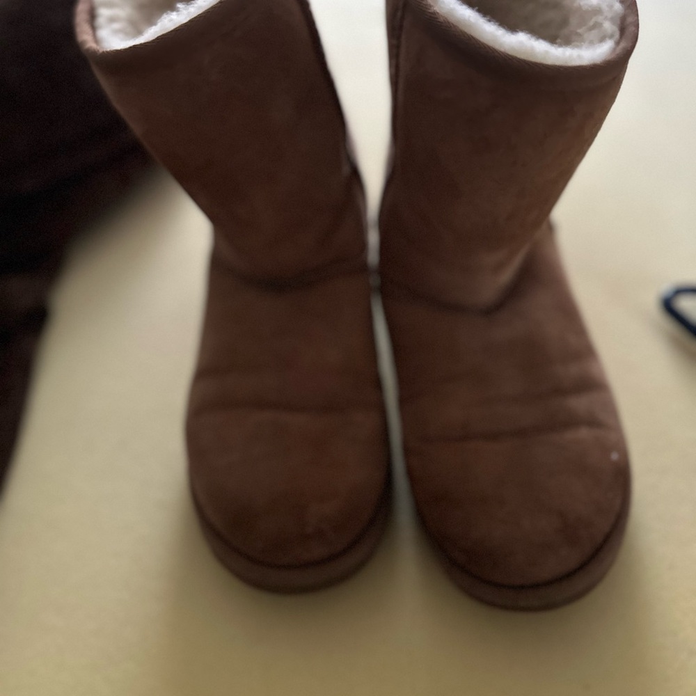 Uggs boots- tan